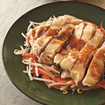 コクうまだれで野菜もたっぷり食べる「とり肉の中華蒸し」