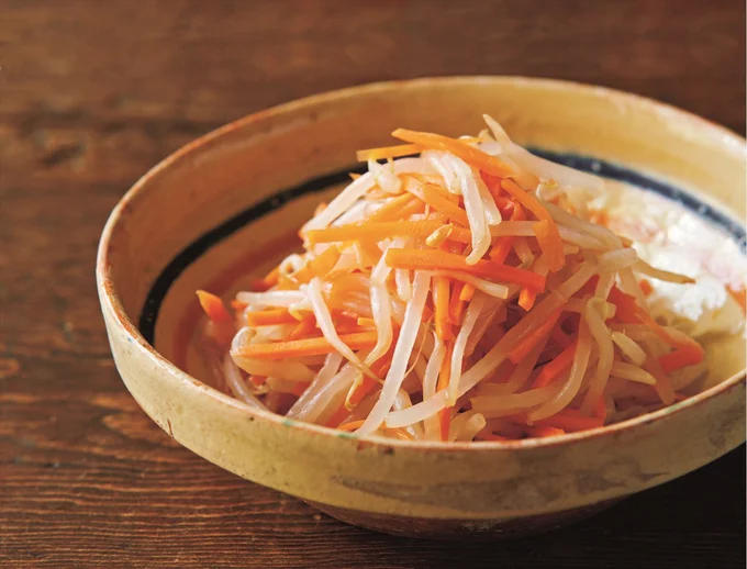 もやしに酸味とごま油のコクがよく合う「もやしとにんじんにごまポン酢」