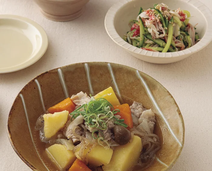 重ね煮するから煮くずれが少ない！ほったらかしで完成する「ほくほく肉じゃが」／ほったらかしで愛されごはん（2）