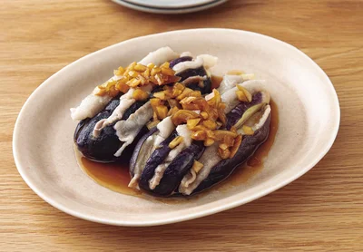 豚バラ肉の旨みをなすに吸わせて