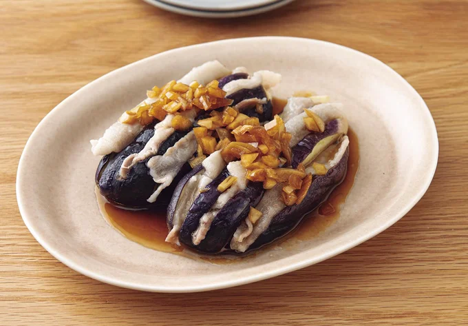 豚バラ肉の旨みをなすに吸わせて