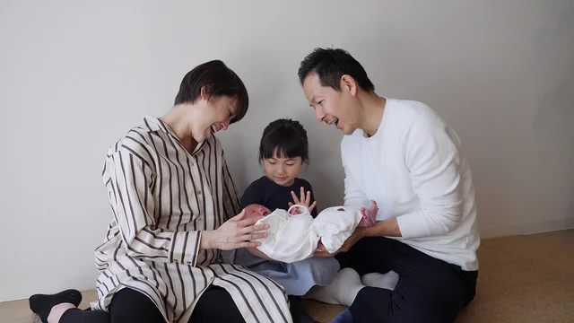 【ヨガYouTuber B-Flowの軌跡】生後4ヶ月の娘を抱えての撮影だった当初。1LDKの家で始まった動画制作