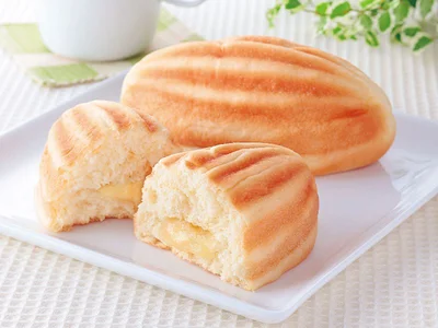 神戸のメロンパンはラグビーボール型が特徴