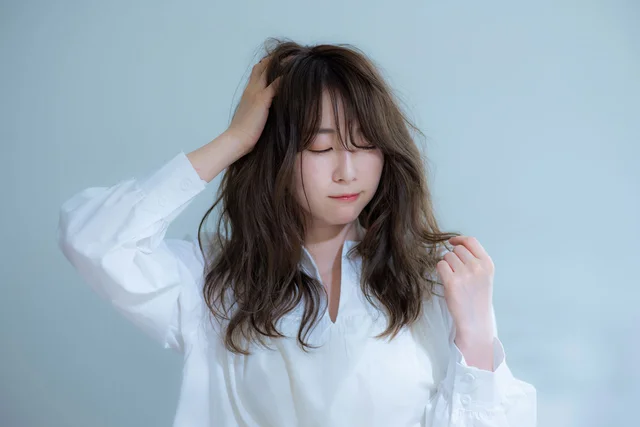 実は30代後半から始まっている！ 白髪、薄毛、うねり…「老け髪」のお悩み解消Q＆A