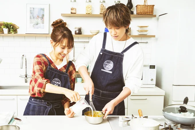 2人で仲良く卵液作り