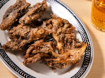 【感動の野菜レシピ】スパイシーな衣で某チェーン店のチキン超え!? 「フライドまいたけ」