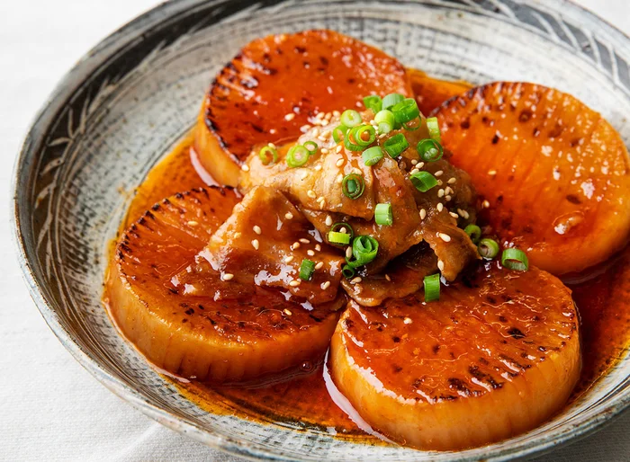 【感動の野菜レシピ】甘みと辛味とうま味をたっぷり吸って最高! 「大根のコチュジャン煮」