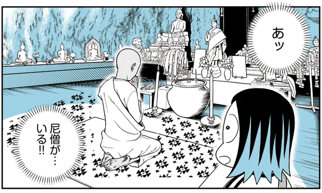 中に仏像と尼僧が！ 洞窟のお寺は神秘的でご利益がありそうでした