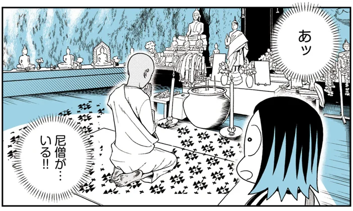 中に仏像と尼僧が！ 洞窟のお寺は神秘的でご利益がありそうでした