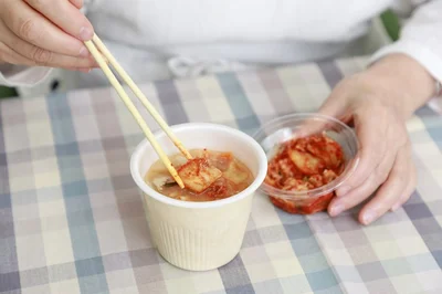 特製豚汁にキムチをオン！