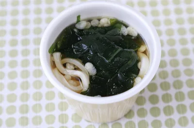 「ミニわかめうどん」（150円）