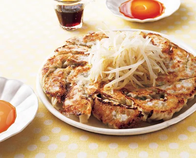 中のあんにも添えものにも。もやしを使った「ダブルもやし餃子」