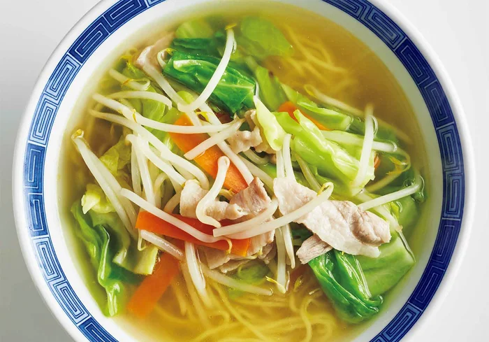 やさしい味わいの秘密はスープに溶け込んだ野菜の甘み！ 「もやしのタンメン」