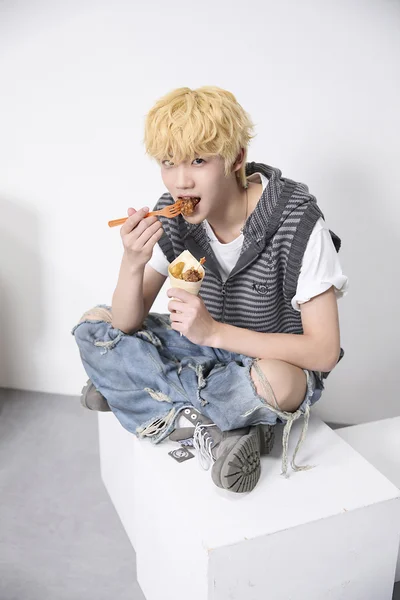 「次の日に撮影がなければ横浜家系ラーメンを思いっ切り食べたい！」と話してくれたケンシンさん。辛いものは苦手なのだそう