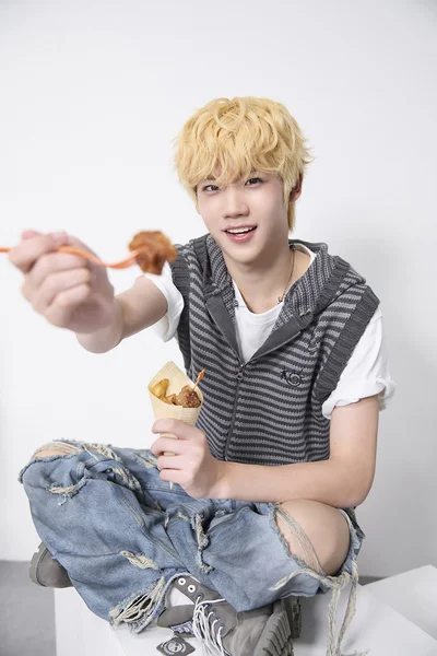 お兄さんたちととても仲良く過ごしているそう