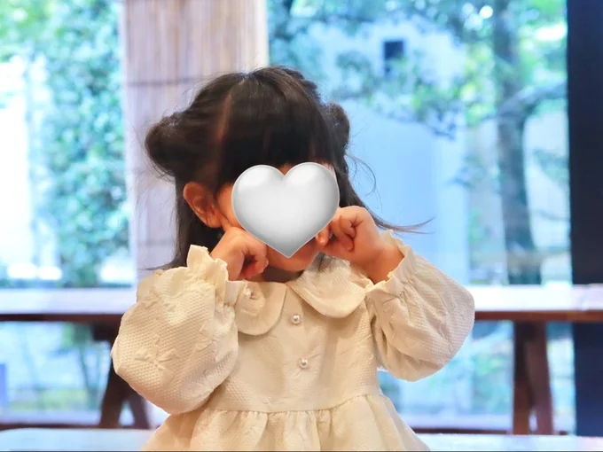 ひざのことを「ひざポン」と言うかわいい娘さん▶息子さんの1か月フォト（⇒次へ）