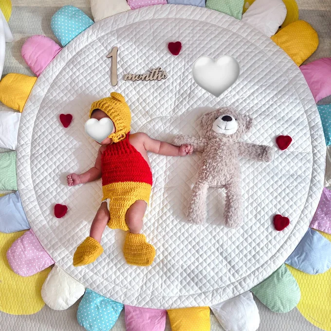 生まれて1カ月の息子さん▶いい感じのポーズで撮れました！（⇒次へ）