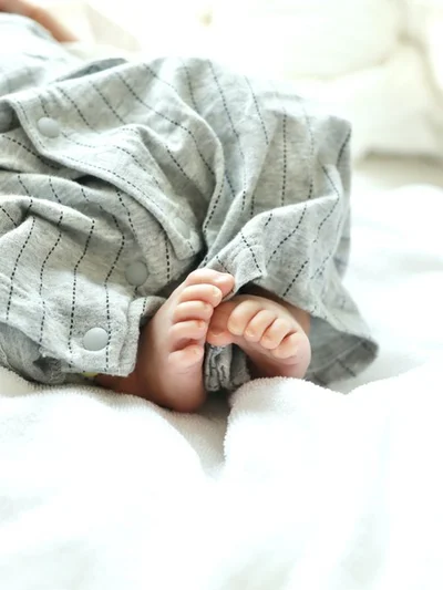 生まれたての足です▶一瞬一瞬が宝物（⇒次へ）