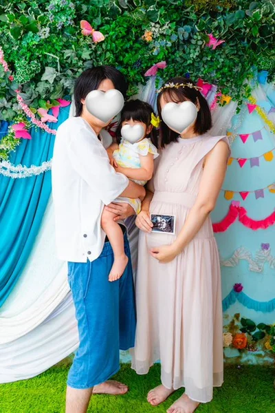 マタニティフォト▶家族の仲の良さが伝わってきます（⇒次へ）