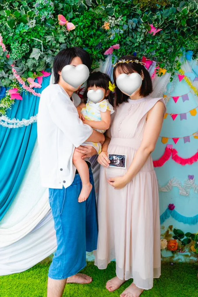 マタニティフォト▶家族の仲の良さが伝わってきます（⇒次へ）