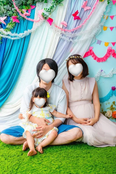 パパに抱っこされて嬉しそう▶もうすぐお姉ちゃんになるんだね（⇒次へ）