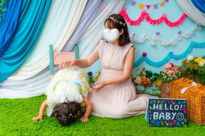 脱走を狙う娘さん▶可愛さたっぷり！（⇒次へ）