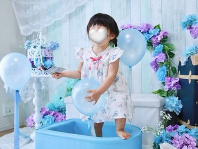 梅雨の雰囲気が素敵な撮影フォト▶バルーンとアジサイが可愛いですね（⇒次へ）