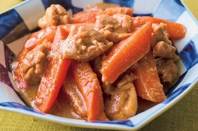 とり肉とにんじんのごまみそ煮