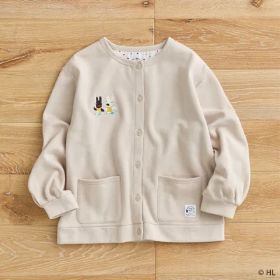 さっと羽織れて重宝するカーディガン。シンプルだけど胸元のリサとガスパールの刺繍がアクセント！