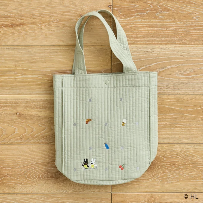 手触りのいい中綿入りバッグは持っているだけで心があたたまりそう!