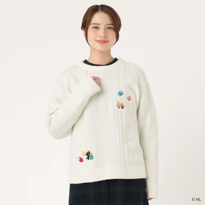 遊ぶ姿がかわいい!リサとガスパールの刺繡がポイント。