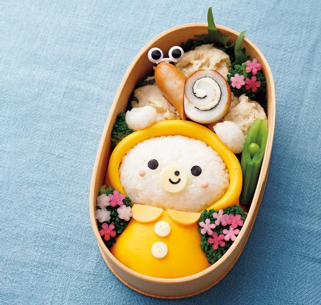 薄焼き卵がレインコートに変身！「レインコートくまさん」の作り方【キャラ弁】／つやこママのかわいいお弁当（1）