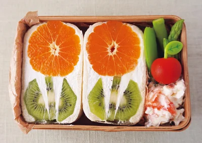 お花みたいなフルーツサンド弁当