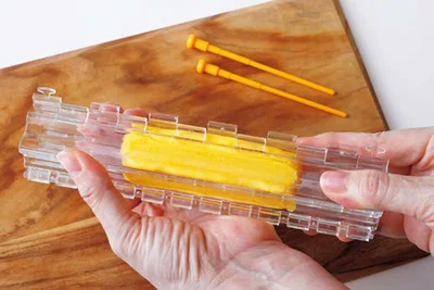 星形の型枠に卵焼きを入れ、そのまま完全に冷ます