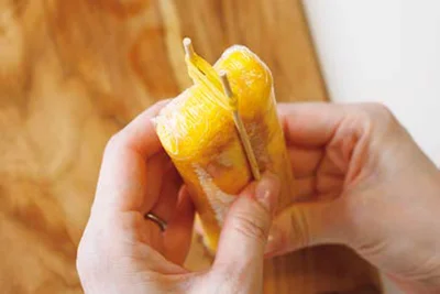 竹串2本で上下を挟む