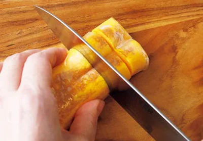 お弁当箱の高さに合わせてラップごとカット