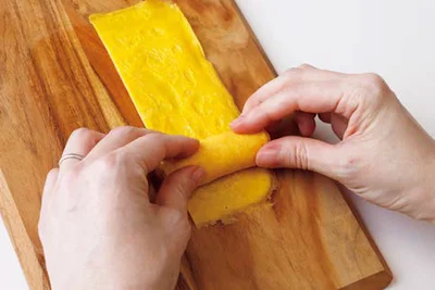 端からくるくると巻く