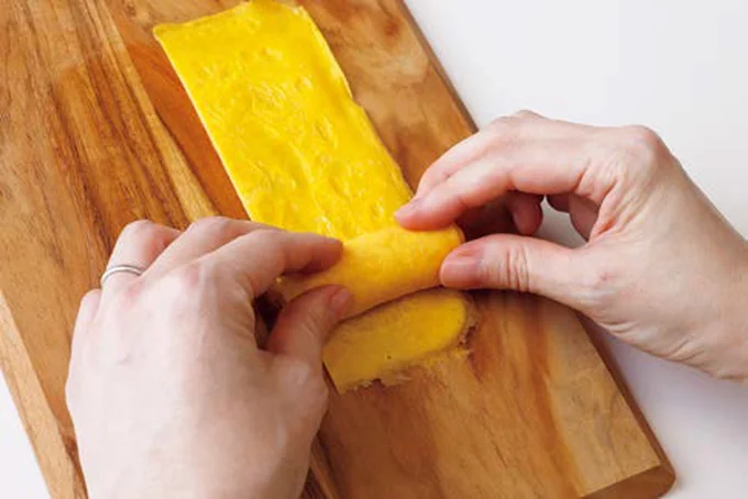 端からくるくると巻く