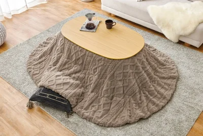 冬の空間に、やさしくなじむ楕円形こたつ「アウロラ」