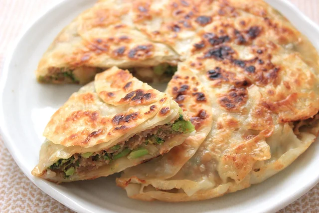 包まない×味つけも簡単！調味料ほぼナシで作れる「ブロッコリーとキムチの大判餃子」