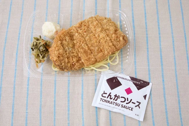 とんかつ弁当専用に開発されたフルーティーな味わいの「とんかつソース」