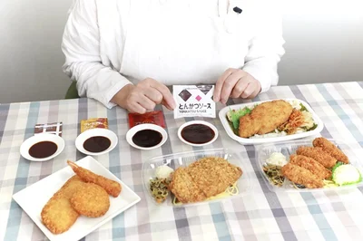 揚げ物に合わせて4種類のソースが用意されています