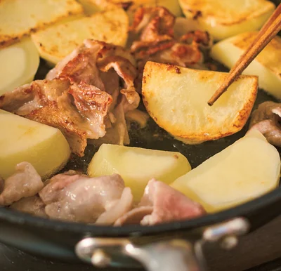 煮る前に焼くことで「焦げ目」がうまみに変身！