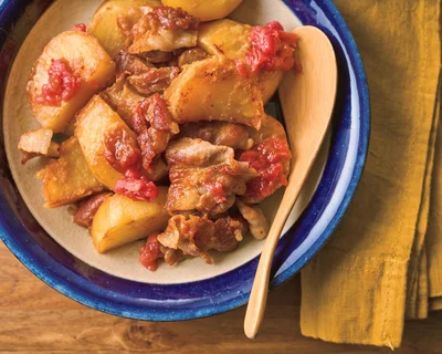 【時短テクでコクうま煮もの！】梅干しの酸味が程よい「豚バラの梅じょうゆ焼き肉じゃが」