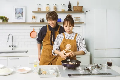 頑張って写真に写り込もうとする小山さん（笑）