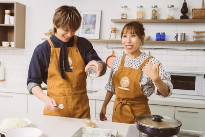 ハチミツと粒マスタードを合わせます