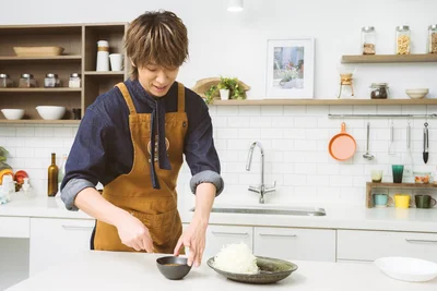 付け合わせはたっぷりの千切りキャベツ