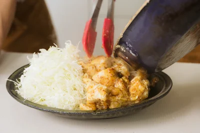 ソースが絡んだキャベツも最高です