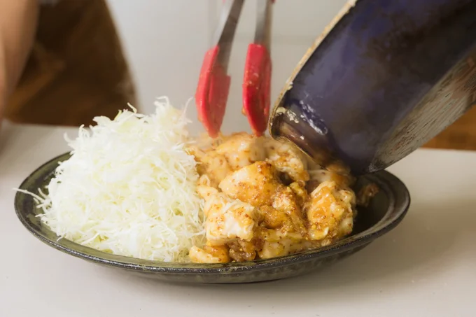 ソースが絡んだキャベツも最高です