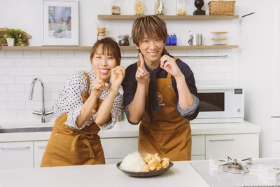 キュートな“10分”ポーズで決め！可愛い仲良し姉弟